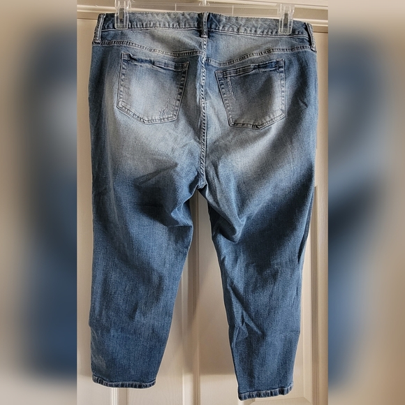 TORRID Premium Stretch High-Rise Jean 18 Ex-Short - Picture 2 of 4